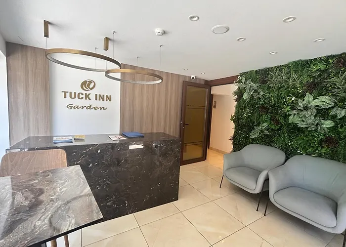 Hotel with view: Tuck Inn